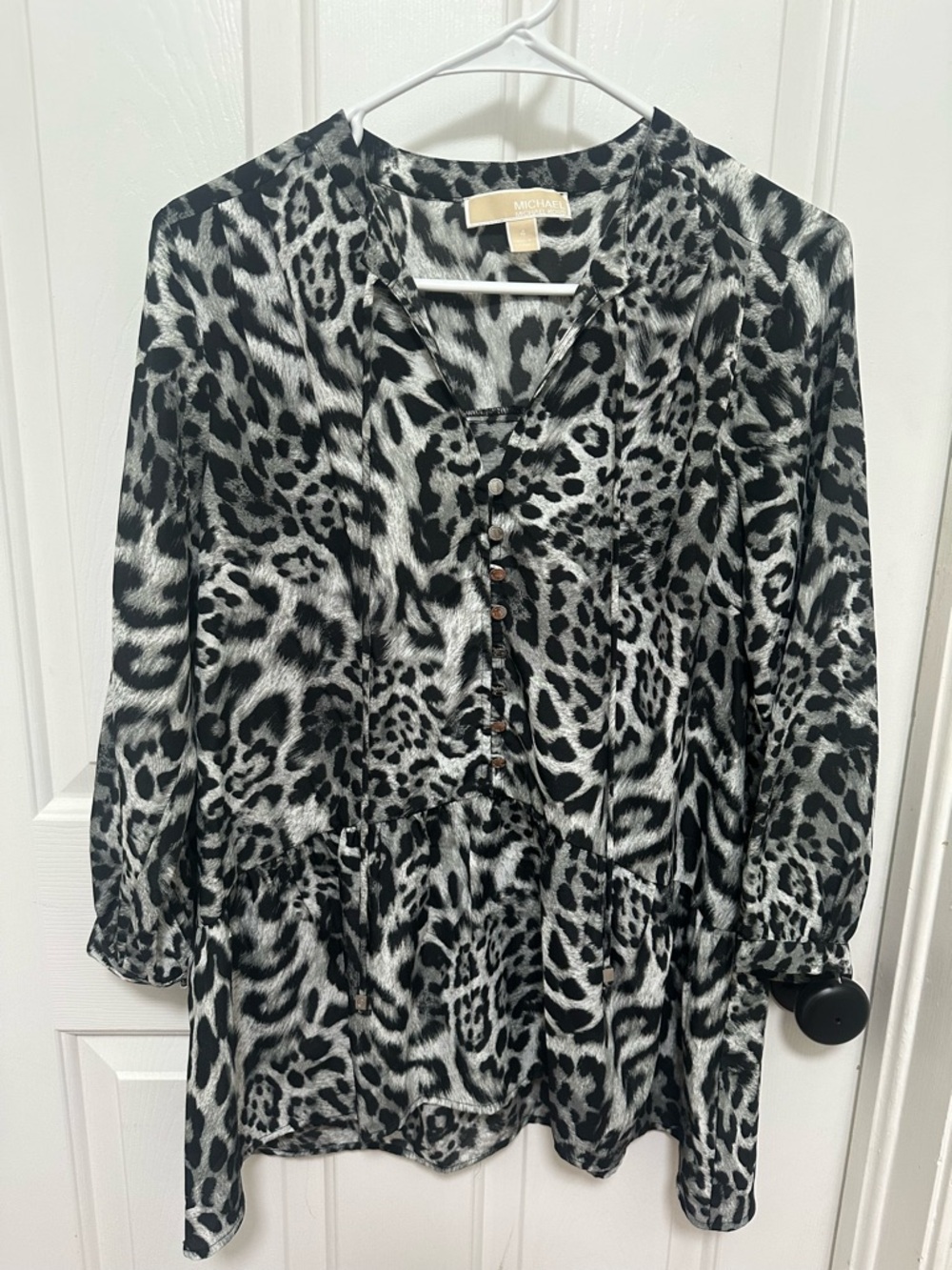 0052 Michael Kors Black &‎ Gray Leopard Print Button-Front Blouse size 4